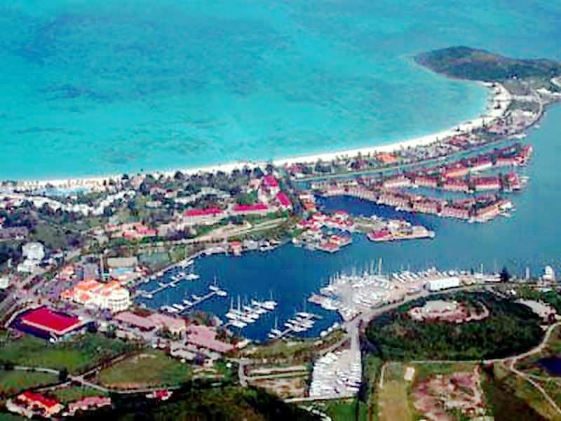 Antigua chiama Italia, striscia di terra magica tra cielo e mare