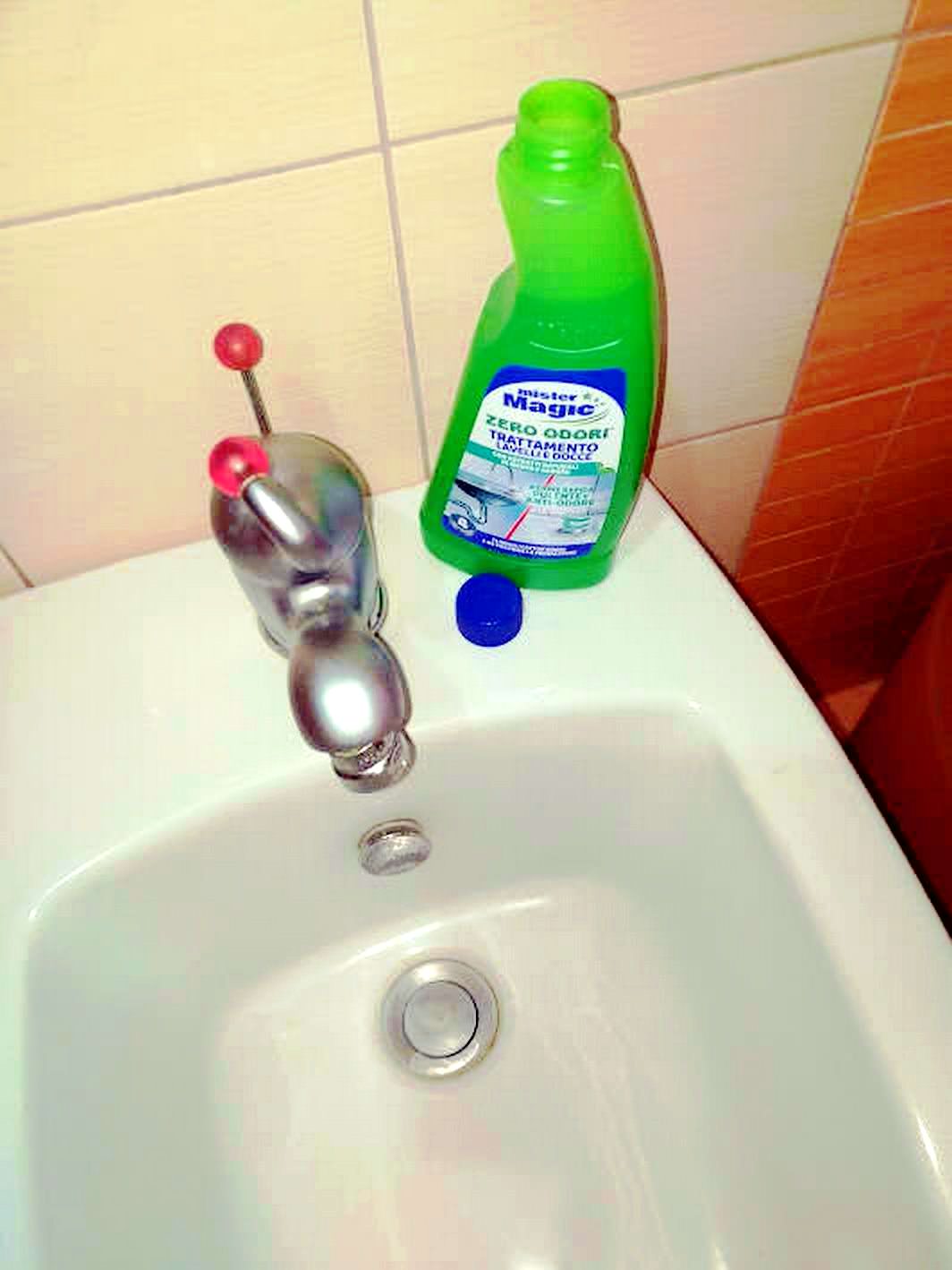 Corretta manutenzione degli scarichi domestici con Mister Magic: zero odori trattamento lavelli e docce