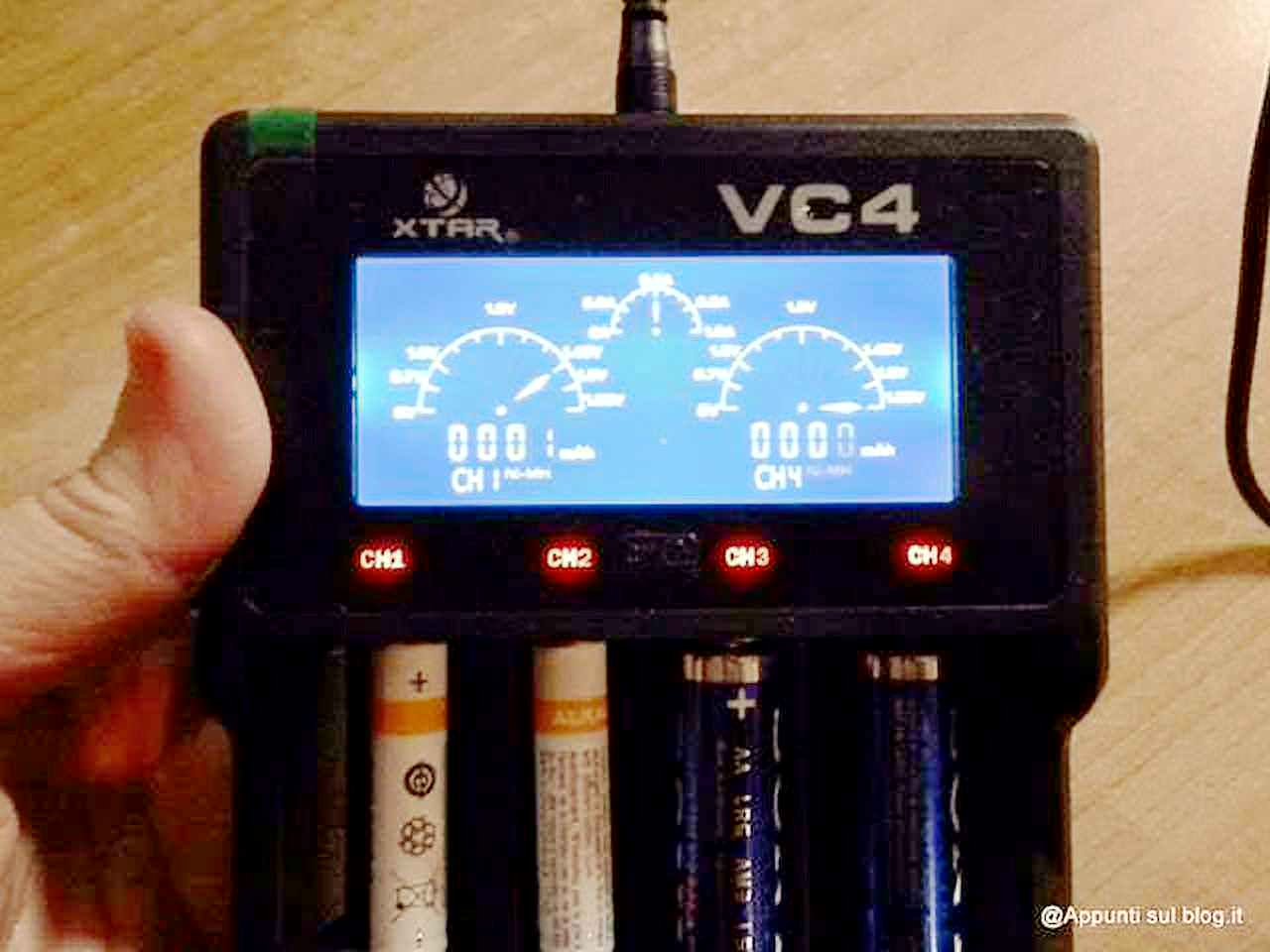 Caricabatteria pile Xtar VC4 con funzione "Zero Volt"