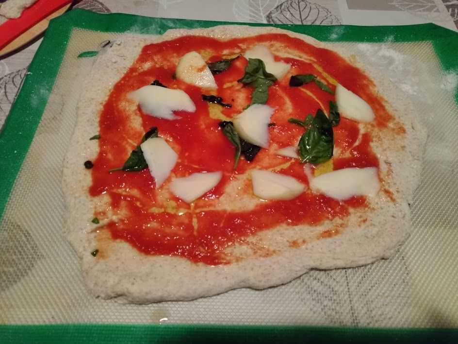 Pizza leggera con pietra refrattaria pizzastein Hans Grill