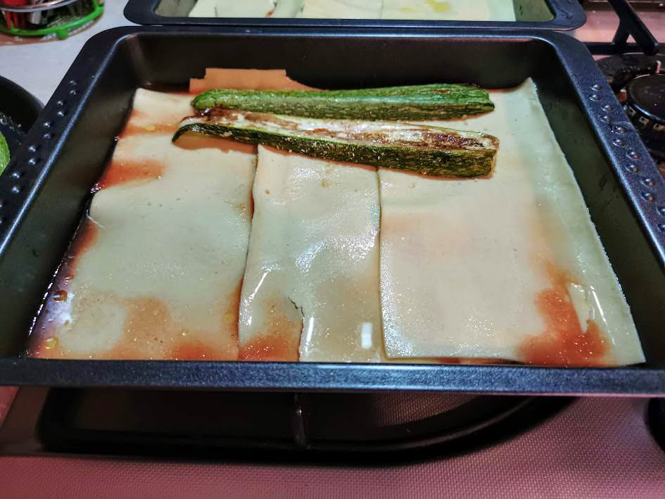 Lasagne con zucchine grigliate al microonde, vapore e Crisp