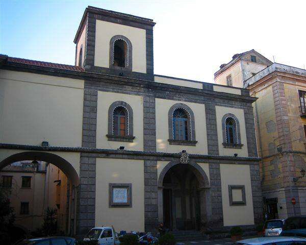 6 Edifici religiosi a Sorrento in stile romanico e rinascimentale