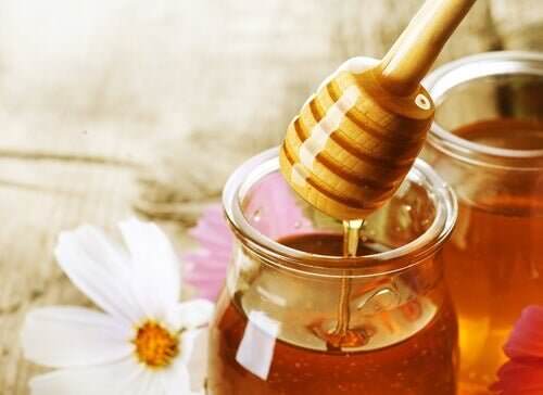 Benefici aglio e miele per la tosse