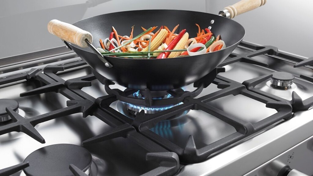 Pentola wok a cosa serve, caratteristiche e vantaggi