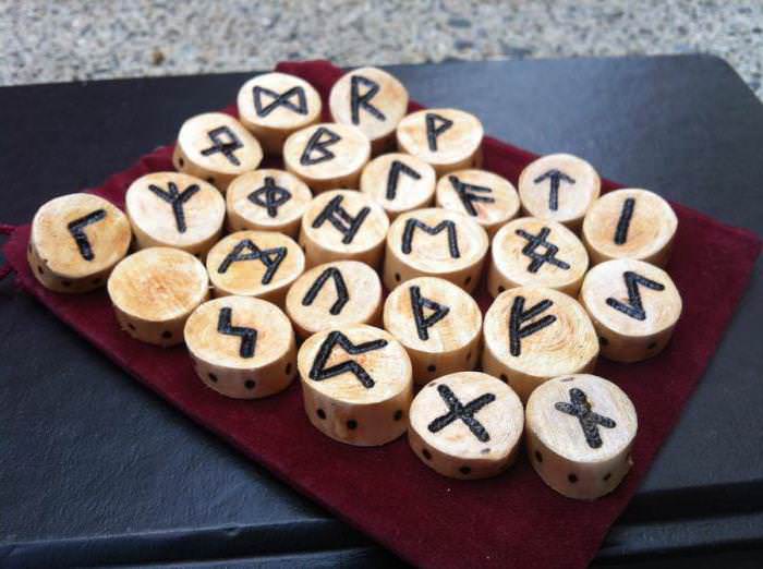 Rune celtiche guida pratica all'utilizzo